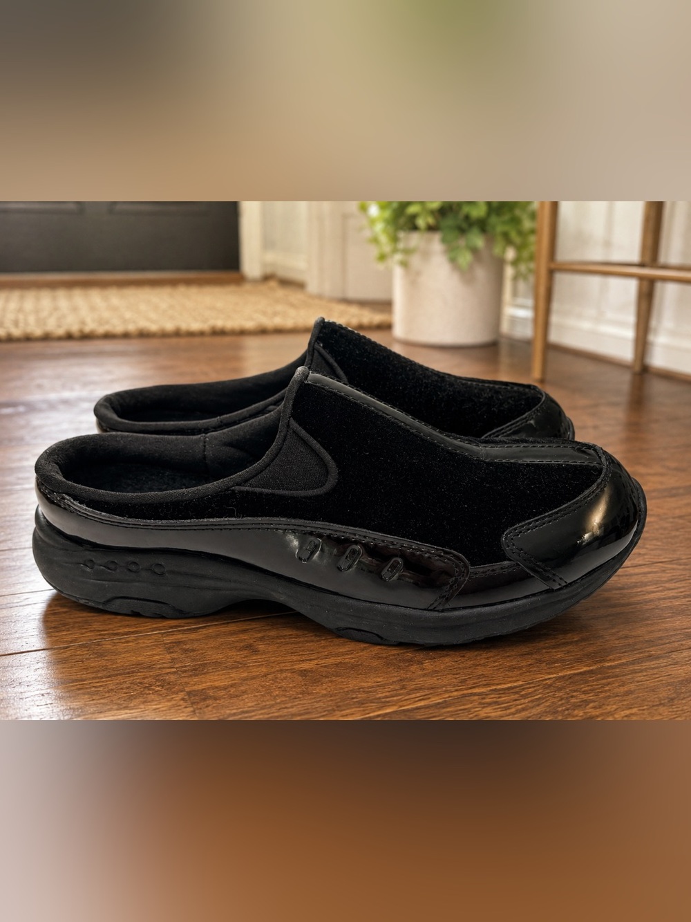 NEW!! Easy Spirit Travel Time Black Suede Patent Leather Mules Size 8.5 no box